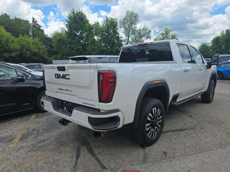 2024 GMC Sierra 2500HD Denali Ultimate photo 3