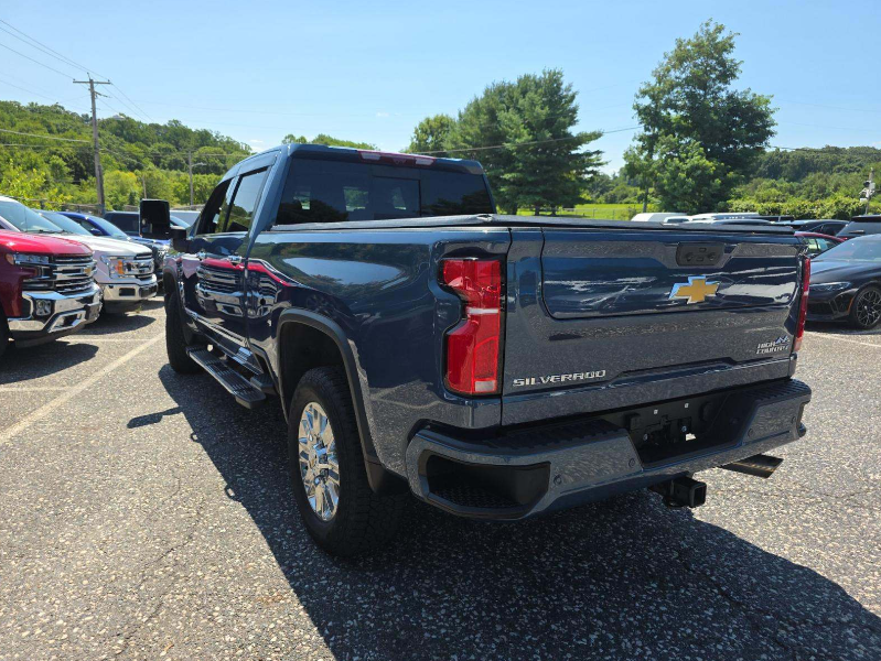 2025 Chevrolet Silverado 2500HD High Country photo 2