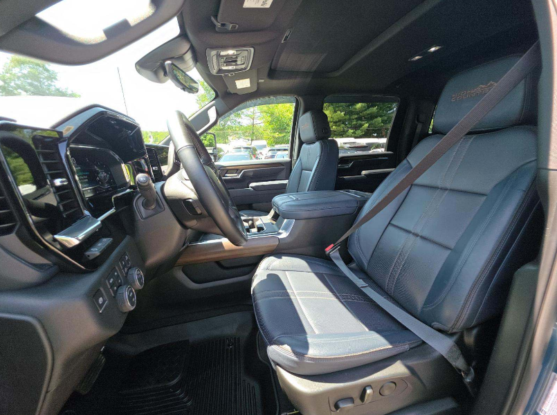 2025 Chevrolet Silverado 2500HD High Country photo 5