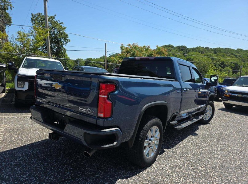 2025 Chevrolet Silverado 2500HD High Country photo 3