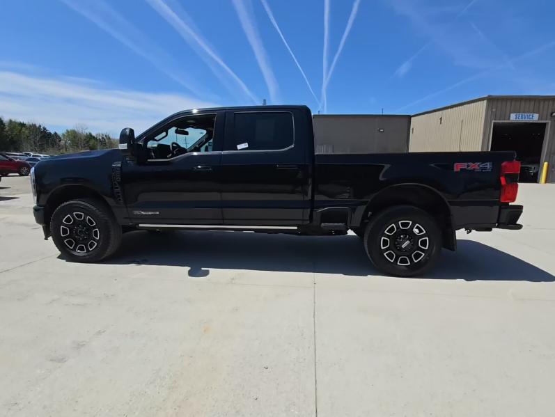 2025 Ford F-250 Super Duty Platinum photo 2