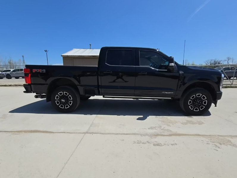 2025 Ford F-250 Super Duty Platinum photo 4