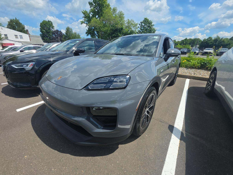2025 Porsche Macan 4 Electric