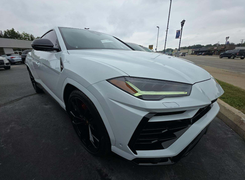 2022 Lamborghini Urus photo 4