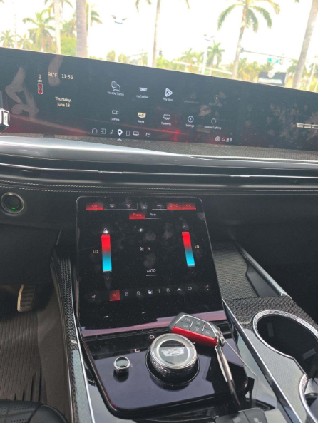 2025 Cadillac Escalade V photo 5