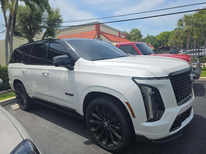 2025 Cadillac Escalade V photo 3