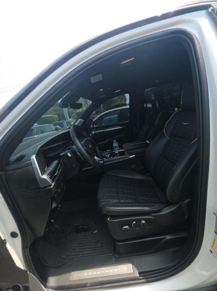 2025 Cadillac Escalade V photo 4