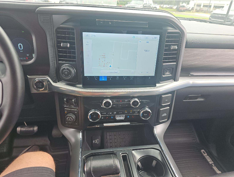 2025 Ford F-150 Lariat photo 5