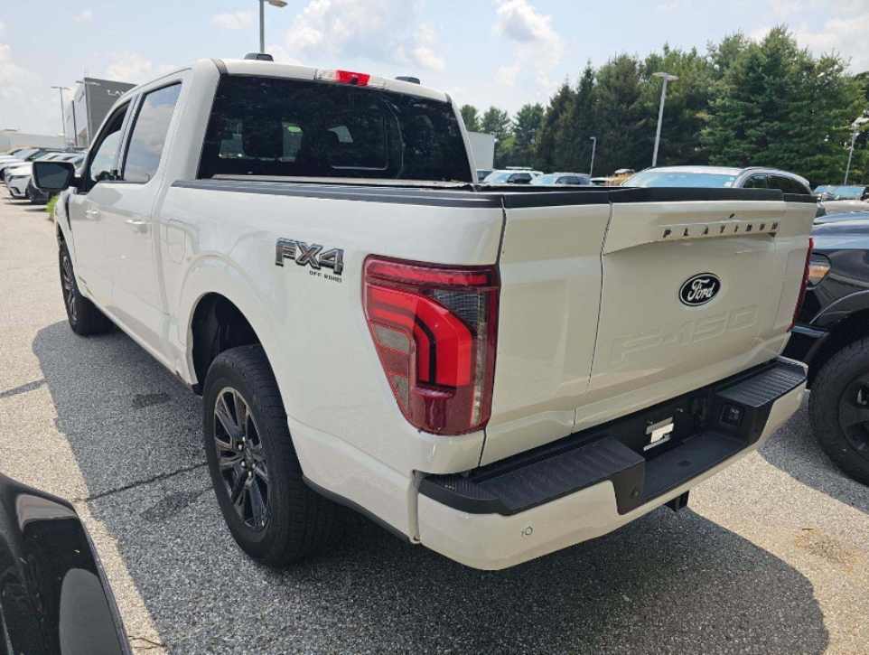 2025 F-150 F-150 Platinum photo 2
