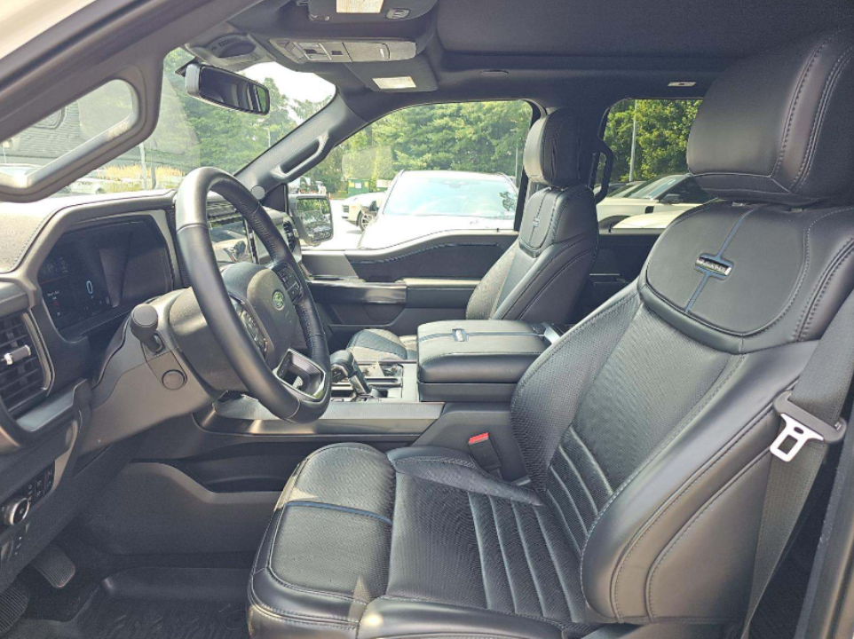2025 F-150 F-150 Platinum photo 4