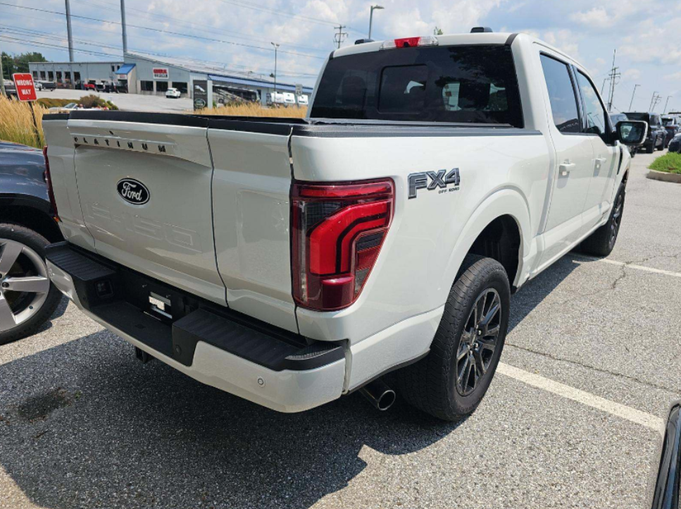 2025 F-150 F-150 Platinum photo 3