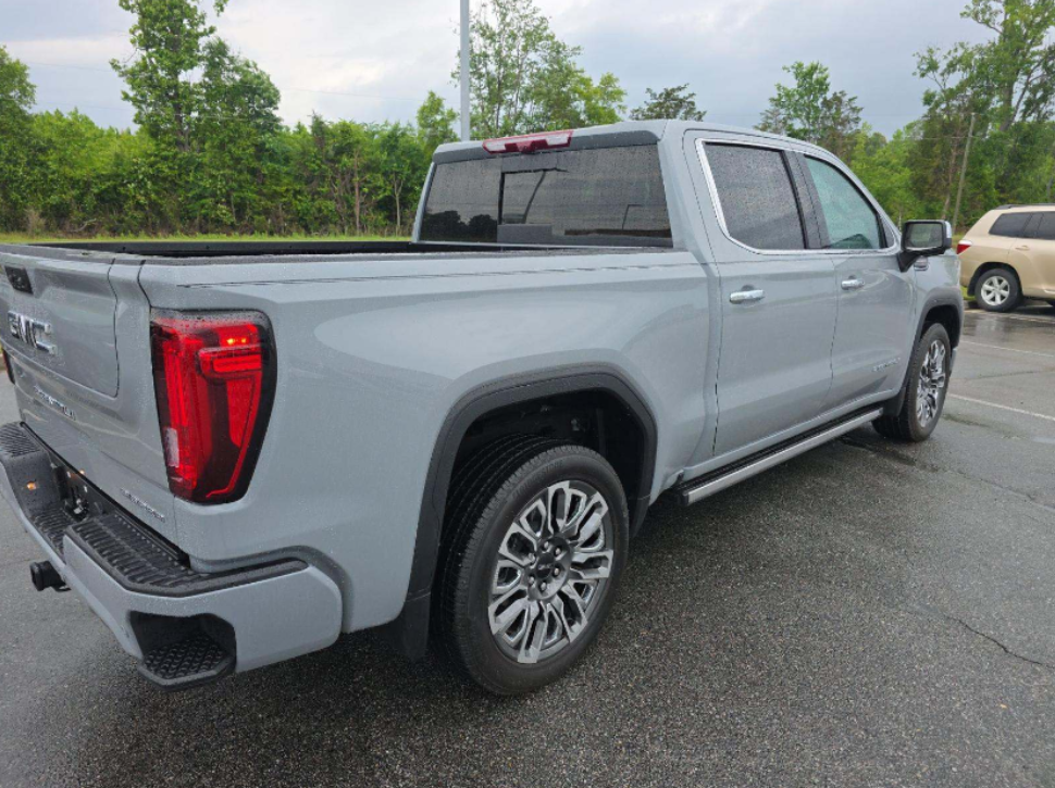 2025 GMC Sierra 1500 Denali Ultimate photo 3